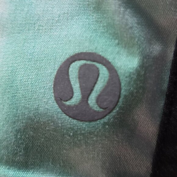 Lululemon Tracker Short II *2-way Stretch - 4 Spray Dye White / Black - Picture 5 of 6